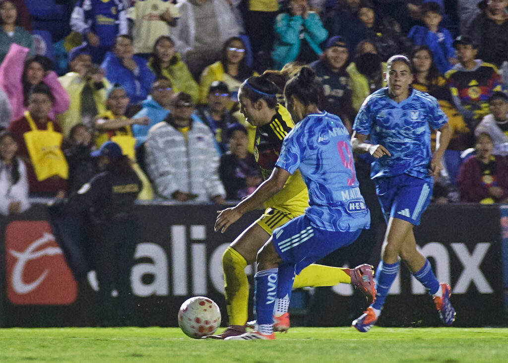Las Amazonas vencen de último minuto al América y son líderes del Apertura 2025 de Liga MX Femenil