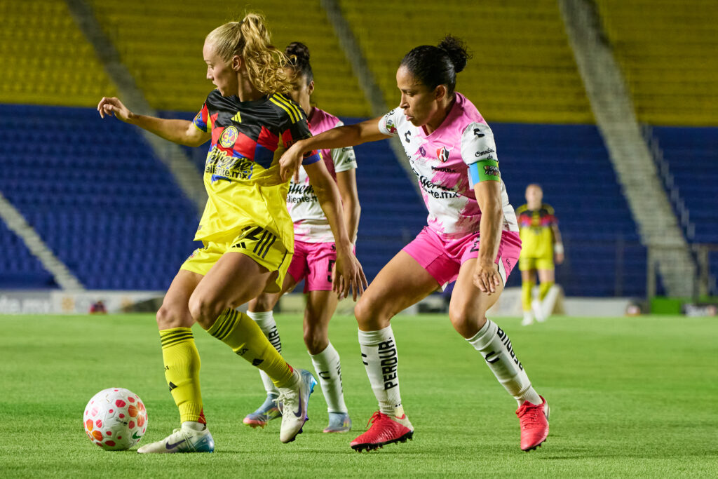 América femenil gana 2-0 a las Rojinegras del Atlas.